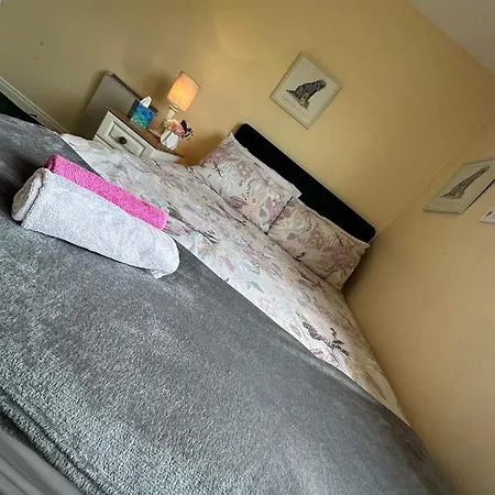 Edwards Cosy בית הארחה *