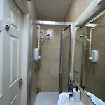 Eamonns Cosy Private Parking