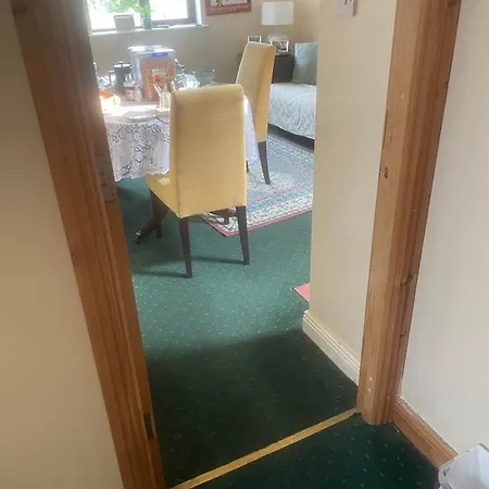 Eamonns Cosy Private Parking 3*
