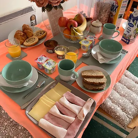 Edwards Cosy بيت ضيافة 3*