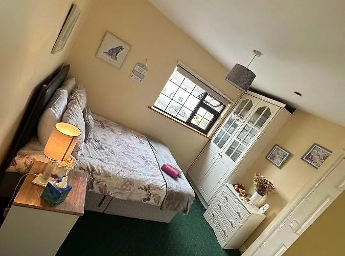 Edwards Cosy Guest house 3*